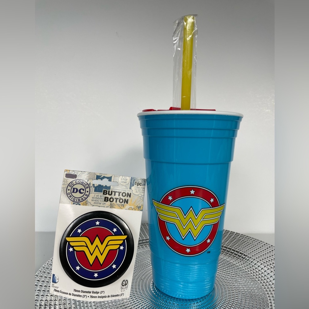 Wonder Woman Tumbler & Button